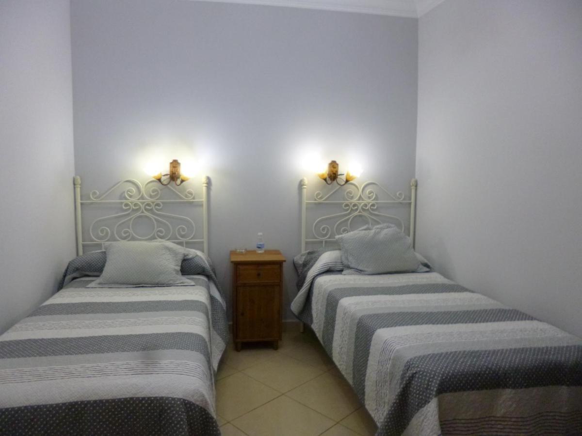 Hostal Virgen Del Rocio Los Palacios Y Villafranca Extérieur photo