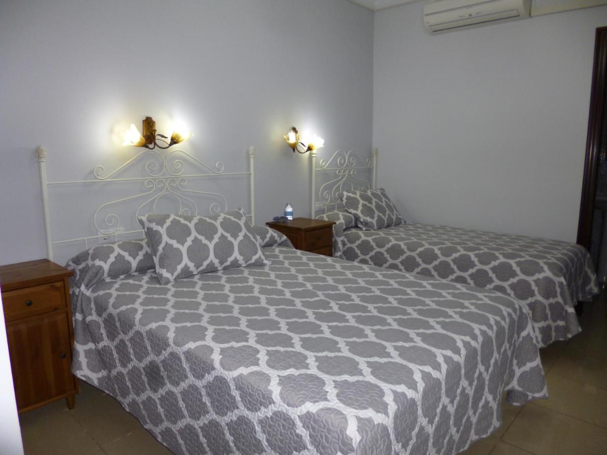Hostal Virgen Del Rocio Los Palacios Y Villafranca Extérieur photo
