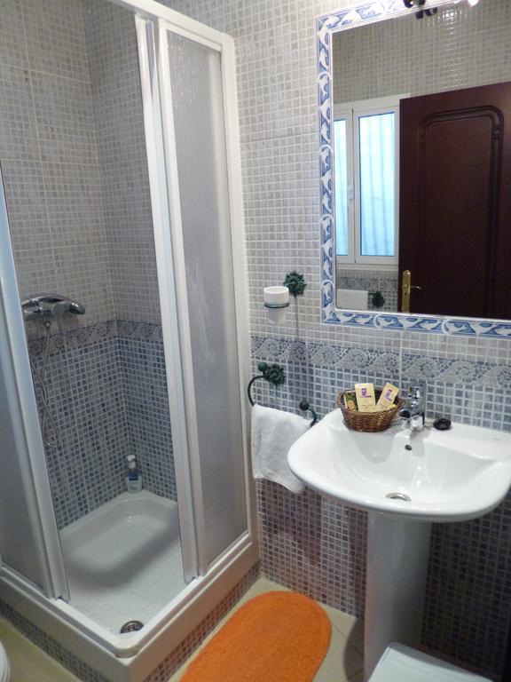 Hostal Virgen Del Rocio Los Palacios Y Villafranca Chambre photo