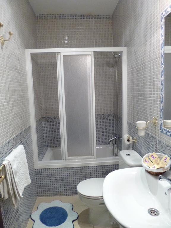 Hostal Virgen Del Rocio Los Palacios Y Villafranca Chambre photo